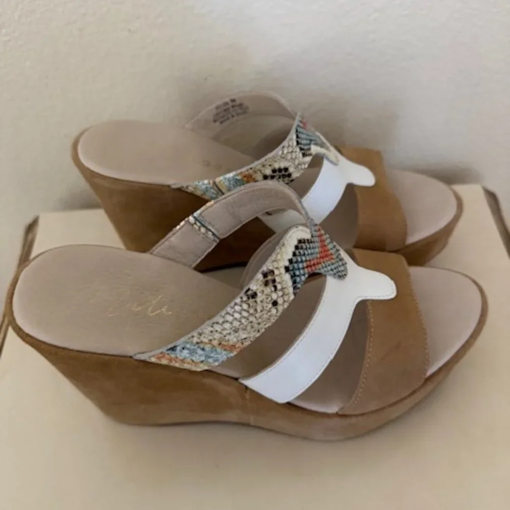 MATISSE GILLIAN SUEDE WEDGE